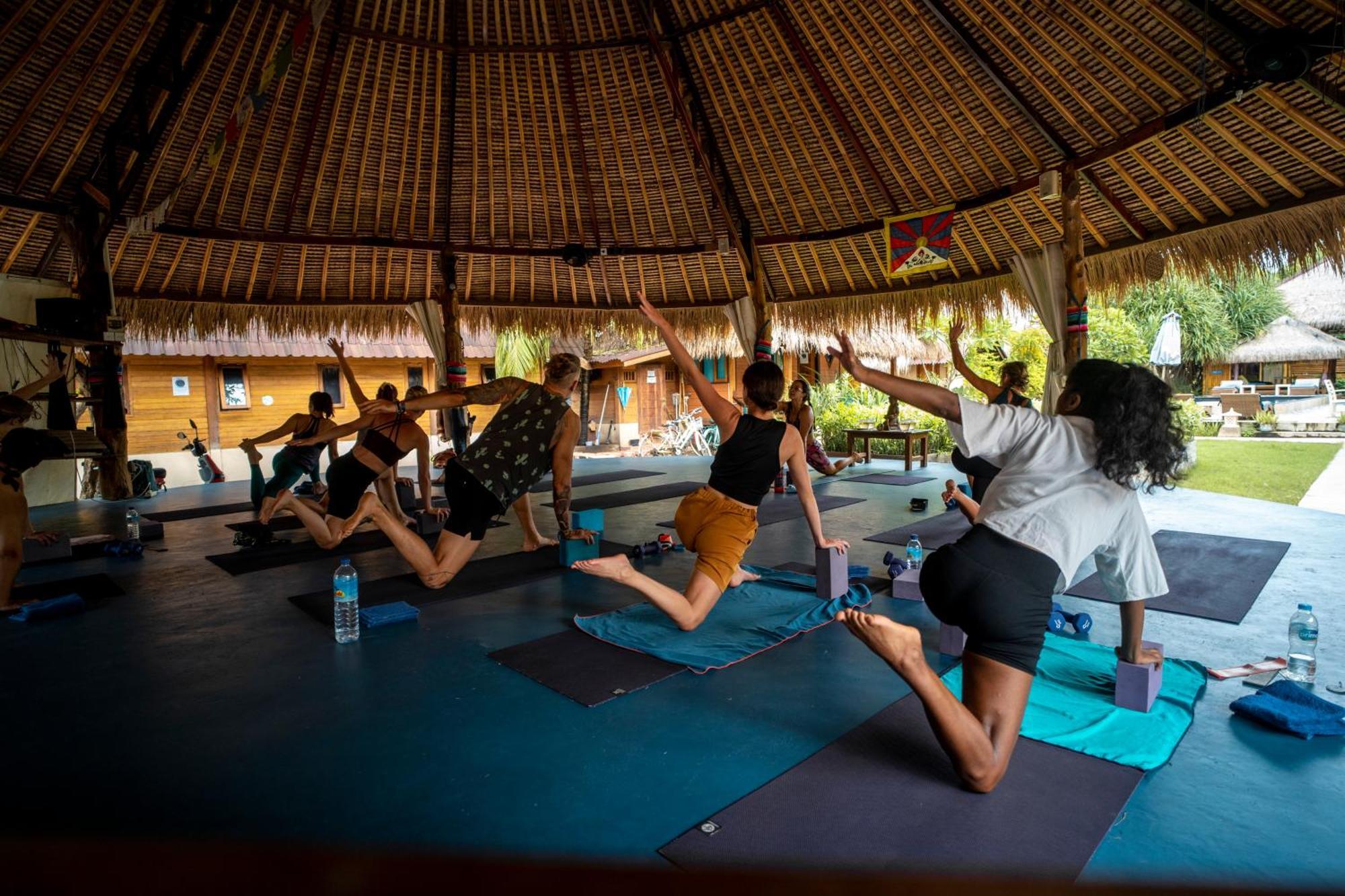 H2O Peaceful Yoga Resort 길리 아이르 외부 사진